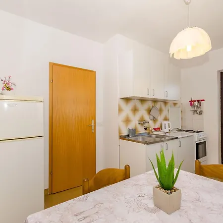 アパート Lavcevic